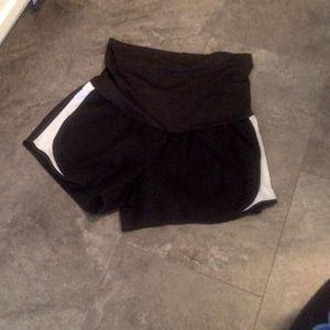 Maacie Maternity Black Shorts Size XL